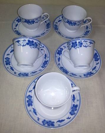 LIL10 Footed Cup & Saucer Set