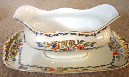 CZE171 Gravy Boat with Attached Underplate