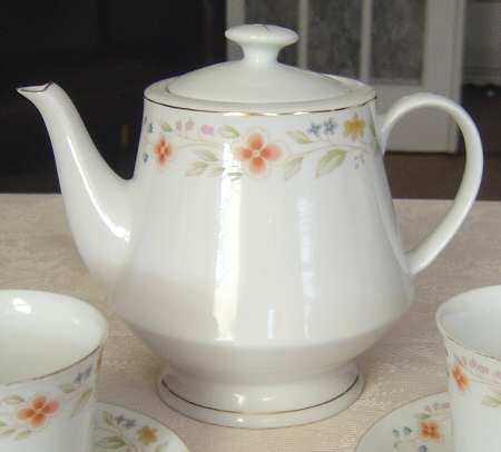 CX286 Teapot & Lid