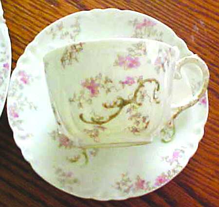 CHF1132 Flat Cup & Saucer Set