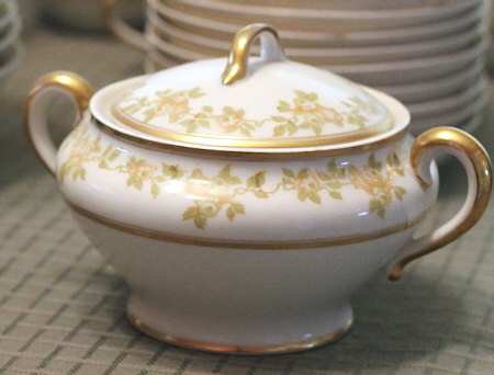CHF1221 Sugar Bowl & Lid