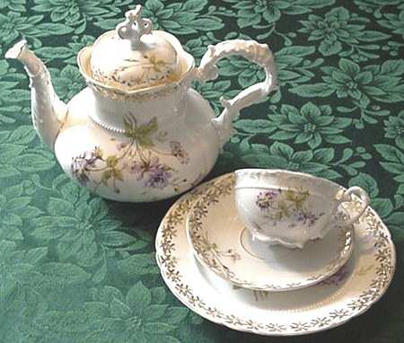 CTI186 Footed Cup & Saucer Set