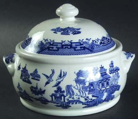 Willow Blue (Japan) Round Covered Vegetable