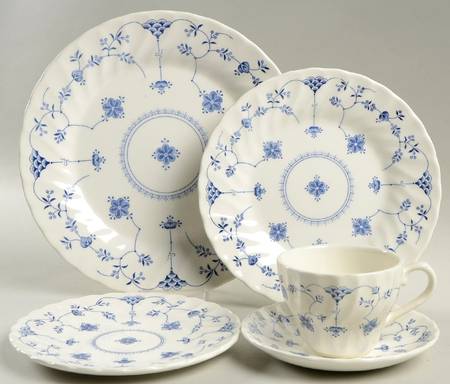 Finlandia (Swirl Rim, Columbia, Malaysia) 5 Piece Place Setting by Churchill