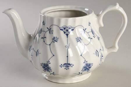 Finlandia (Swirl Rim, Columbia, Malaysia) Teapot No Lid by Churchill