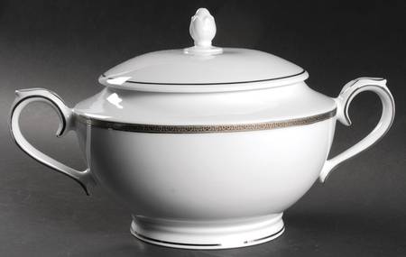 Grand Buffet Platinum 3 Quart Round Covered Casserole