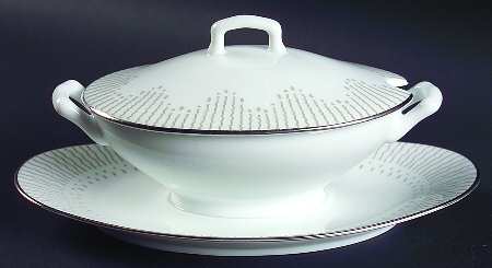 Neptune Gravy Boat w/Attached Underplate & Lid