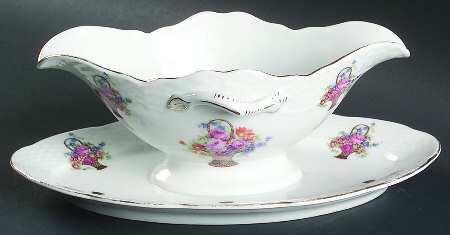 CZE188 Gravy Boat with Attached Underplate