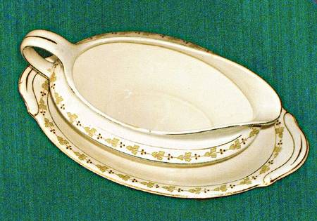 1735 Gravy Boat & Underplate