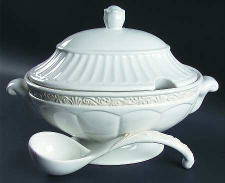 Essex Tureen & Lid w/Ladle