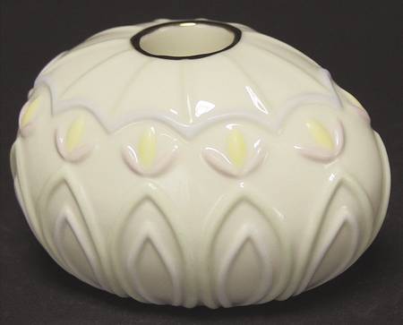 Easter Leaf Egg Candleholder