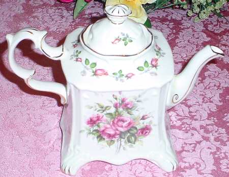 CDT14 Teapot & Lid