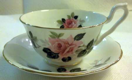 850-52 Footed Cup & Saucer Set