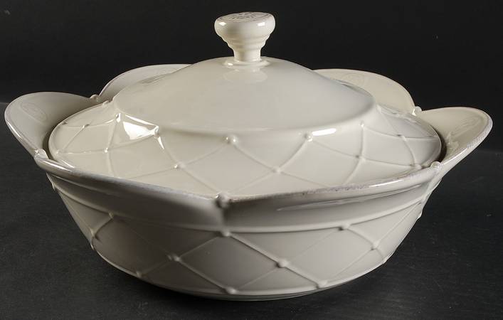 Meridian Cream 2.5 Qt Round Covered Casserole