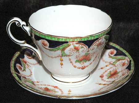 CAE5 Footed Cup & Saucer Set