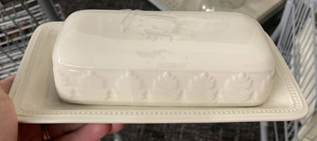 Acanthus 1/4 Lb Covered Butter