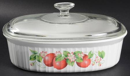 Delicious French White 2.5 Quart Oval Covered Casserole