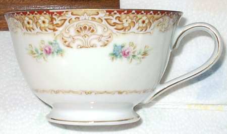 CEB114 Footed Cup