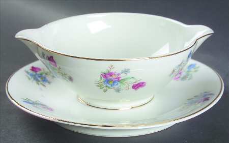 CHF1440 Gravy Boat with Attached Underplate