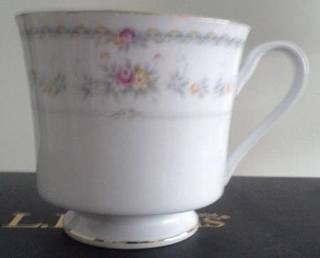 CX422 Footed Cup