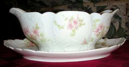 Schleiger 1293-3 Gravy Boat with Attached Underplate