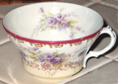 CAR185 Footed Cup