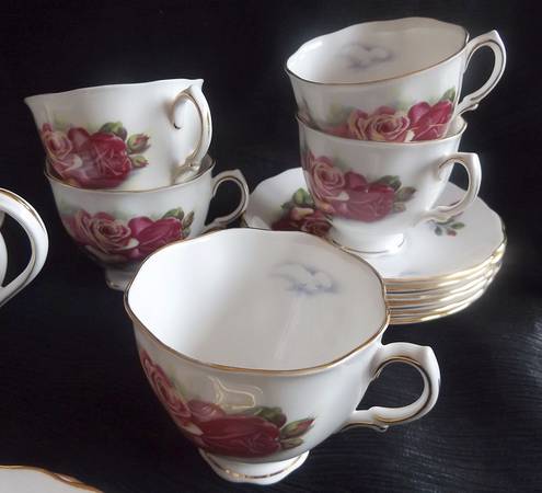 CLC94 Footed Cup & Saucer Set
