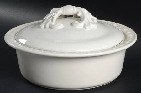 Firenze Ivory 2.5 Quart Round Covered Baker