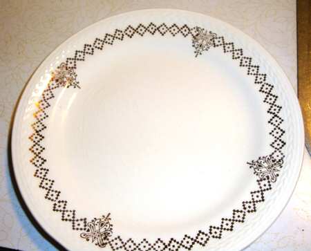 CRP198 by Crown Potteries