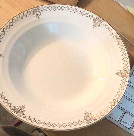 CRP198 9" Round Vegetable Bowl