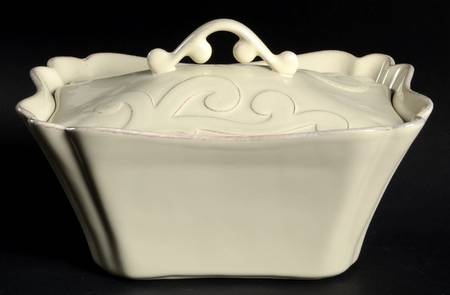 Arabesque Cream 2 Quart Rectangular Covered Casserole