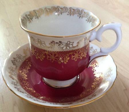 H102 Footed Cup & Saucer Set