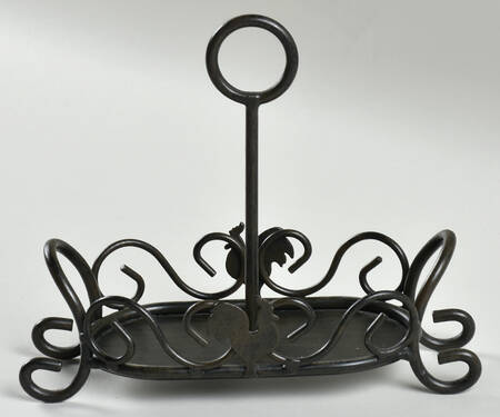 Elegant Rooster Metal Stand for Salt & Pepper