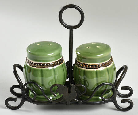 Elegant Rooster Salt & Pepper w/Metal Stand