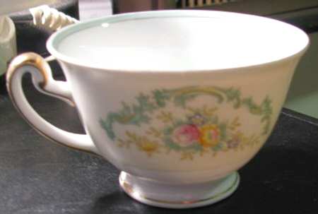CEB121 Footed Cup
