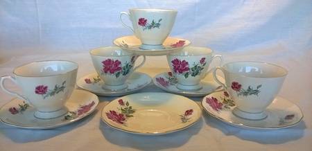 YSH16 Footed Cup & Saucer Set
