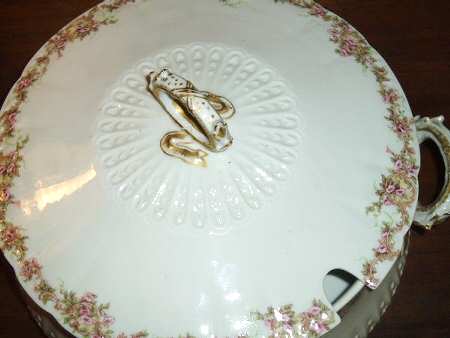 CHF1559 Tureen &  Lid