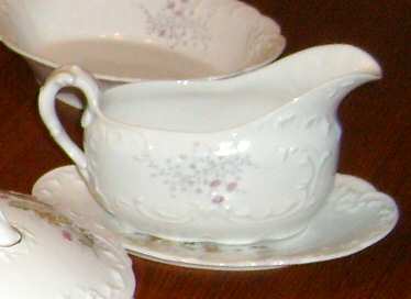 CAR199 Gravy Boat & Underplate