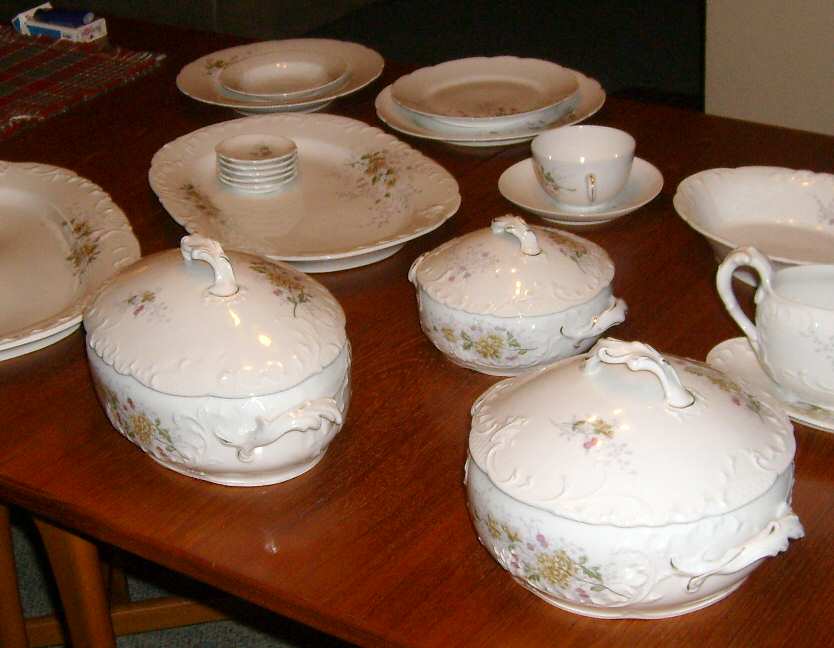 CAR199 Footed Cup & Saucer Set