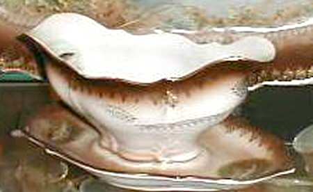 22049 Gravy Boat with Attached Underplate