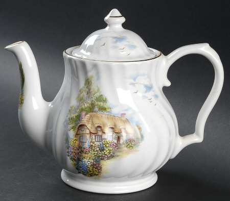 CVI6 Teapot & Lid