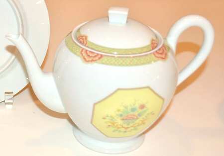 CHF1640 Teapot & Lid