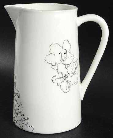 Forma Black 40 Oz Pitcher