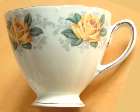 7681 Footed Cup