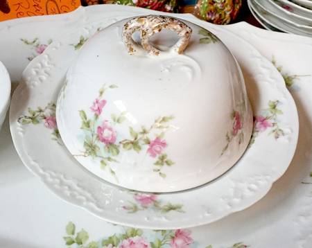 CMT135 Round Covered Butter