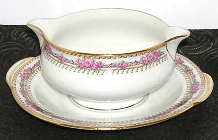 CMT136 Gravy Boat & Underplate