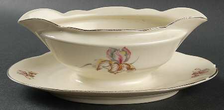 09695 Gravy Boat with Attached Underplate