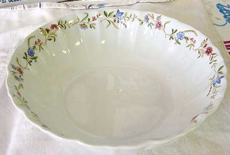 Versailles (Ribbed) 8" Round Vegetable Bowl