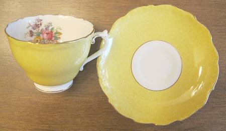 9507 Footed Cup & Saucer Set