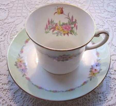 579 Footed Cup & Saucer Set